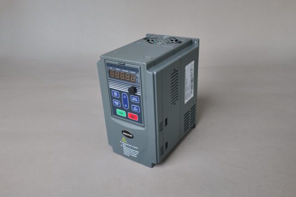 VARIATEUR SOLAIRE 2.2 KW/3 AC 380